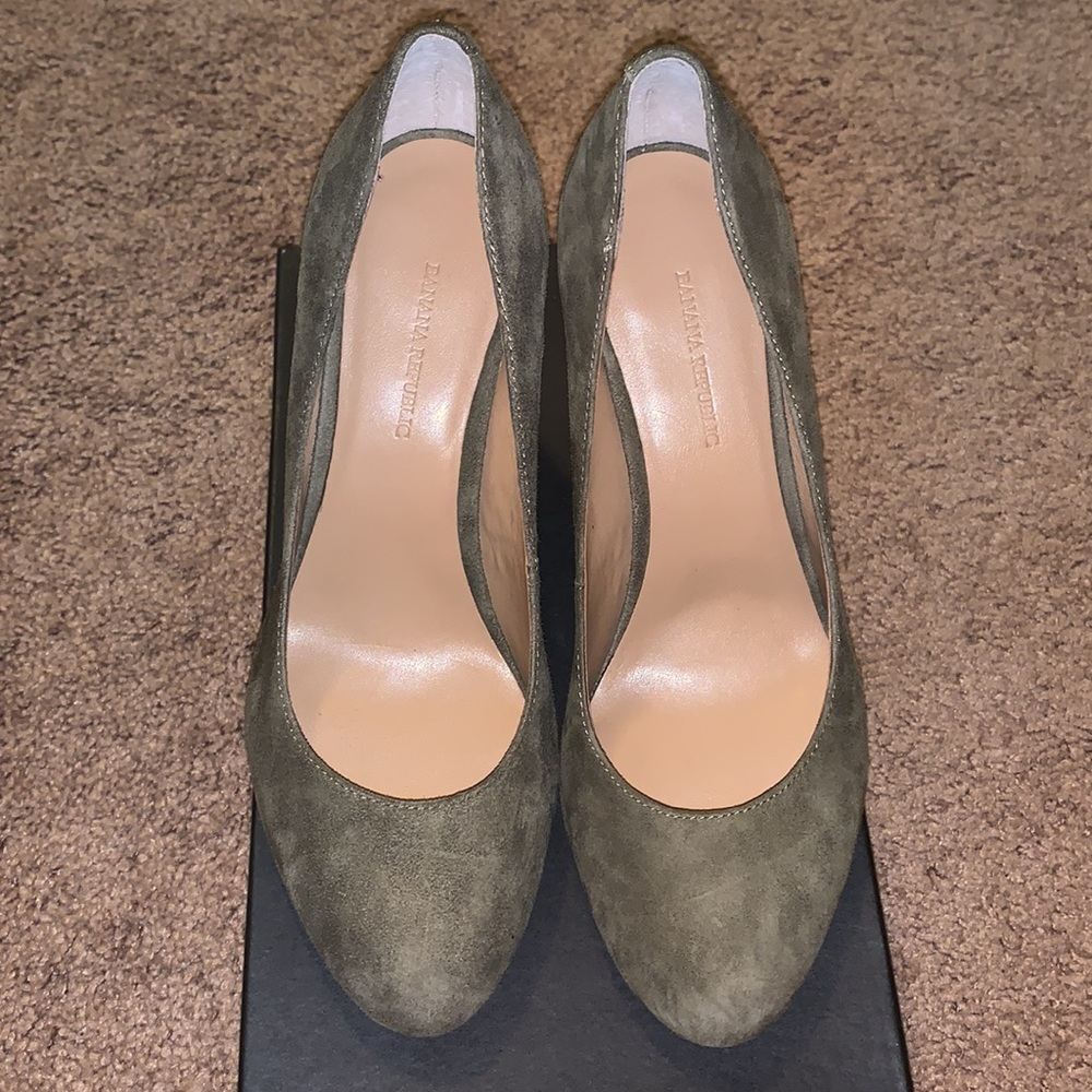 Suede Leather Banana Republic High Heels size8.5